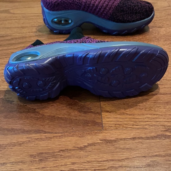 Walking Shoes - Picture 4 of 4